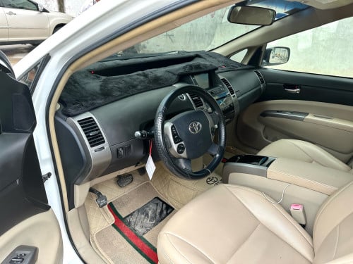 Prius 04 Hfull ពណ៍ស ក្នុងលឿង ឡានស្អាត ពិន្ទុខ្ពស់59 ម្ចាស់ផ្ទាល់លក់ដូរសេរី