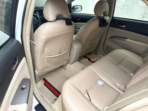 Prius 04 Hfull ពណ៍ស ក្នុងលឿង ឡានស្អាត ពិន្ទុខ្ពស់59 ម្ចាស់ផ្ទាល់លក់ដូរសេរី
