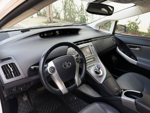 Prius 2012 deluxe solar