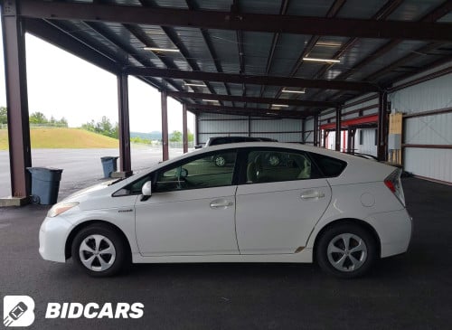 Prius 2013 Option 2 ក្នុងស ឡាននៅរដ្ឋ GA អត់ច្រេះ