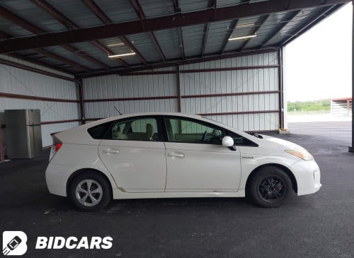 Prius 2013 Option 2 ក្នុងស ឡាននៅរដ្ឋ GA អត់ច្រេះ