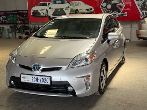 Prius 2013 Option 4 ក្នុងស ឡានថ្មី