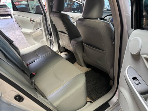 Prius 2013 Option 4 ក្នុងស ឡានថ្មី
