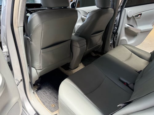 Prius 2013 Option 4 ក្នុងស ឡានថ្មី