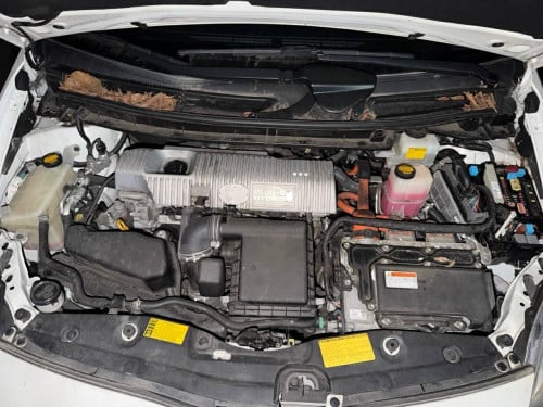 Prius 2013 White Plug-In Option3 តំលៃសាង បើកទូរថ្ងៃ១៦