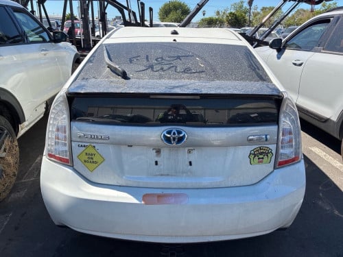 Prius 2013 White Plug-In Option3 តំលៃសាង បើកទូរថ្ងៃ១៦