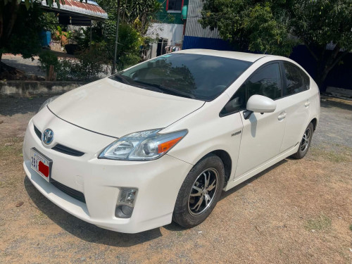 Prius options 3 ឡានអ្នកប្រើផ្ទាល់ ចង់លក់