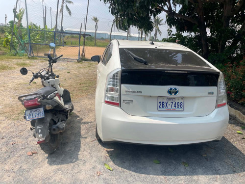 Prius options 3 ឡានអ្នកប្រើផ្ទាល់ ចង់លក់