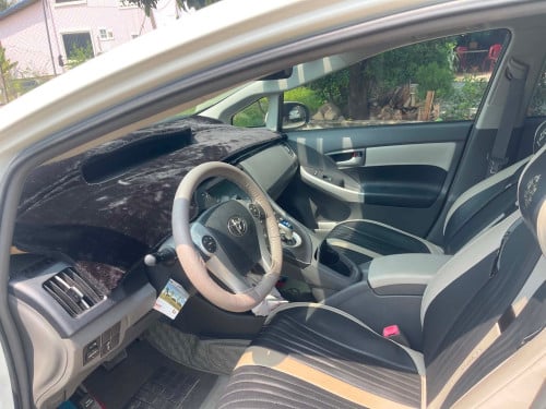 Prius options 3 ឡានអ្នកប្រើផ្ទាល់ ចង់លក់