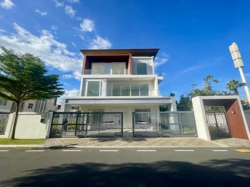 Queen Villa corner  for rent  Borey Orkide 6A (The Garden )