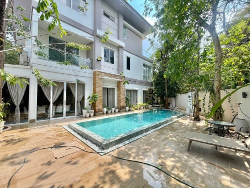Queen Villa with Pool for rent