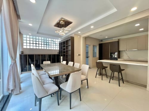 Queen Villa with Pool for rent