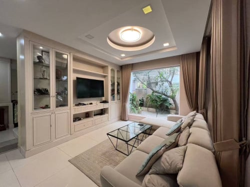Queen Villa with Pool for rent
