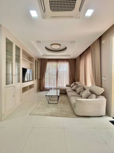 Queen Villa with Pool for rent