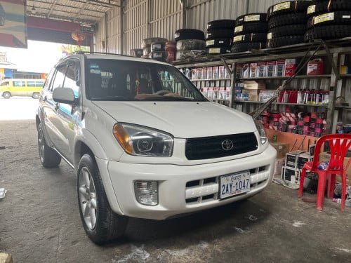 RAV4 ឆ្នាំ02លក់9000$ លេខ069663435/061326179
