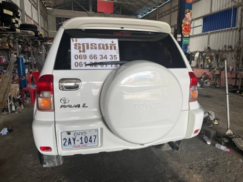 RAV4 ឆ្នាំ02លក់9000$ លេខ069663435/061326179