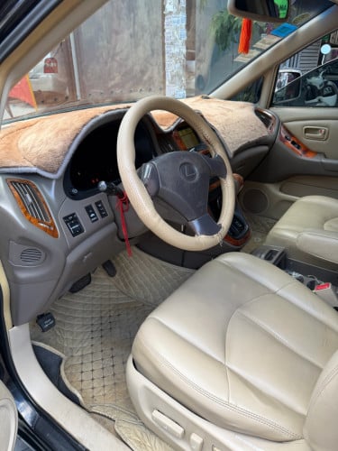 RX 300/ 99 មានពន្ឋ័ អត់បុក 5800$ ហាមត