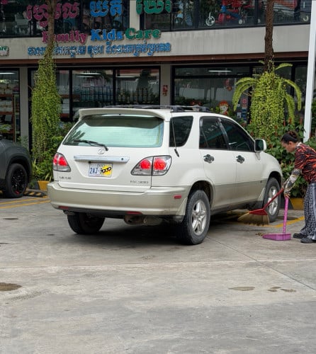 RX300 2000 P1 ឡានថ្មីរៀបចំតិចតួច
