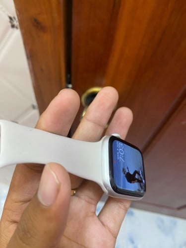 S4 44mm battery 83%