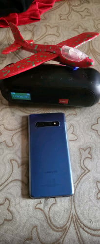 Samsung.S10.ram8.128Gជាំ.បែកអេក្រង់សុិនប្រេីបានធម្មតាអត់ញាក់អត់ឆ្លង