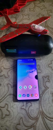 Samsung.S10.ram8.128Gជាំ.បែកអេក្រង់សុិនប្រេីបានធម្មតាអត់ញាក់អត់ឆ្លង