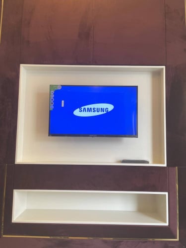 Samsung smart TV 32 inch crystal