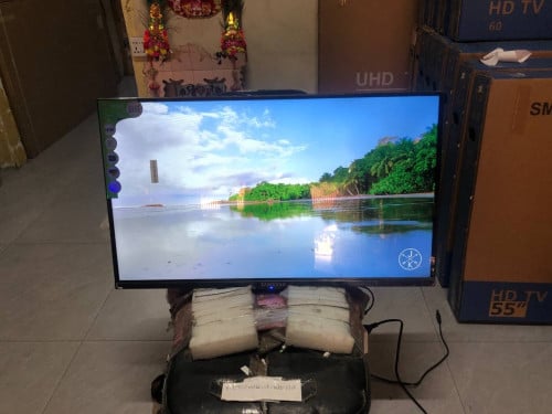 Samsung smart TV 32 inch crystal