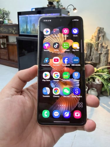 Samsung W25 Flip