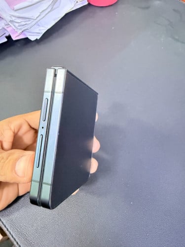 Samsung Zflip7 512G ក្រុមហ៊ុន