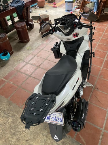 Selling a 2026 Honda PCX motorcycle, size 125cc, 99% new, with credit card tax.