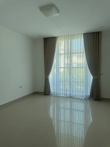 Shop for rent at Orkide