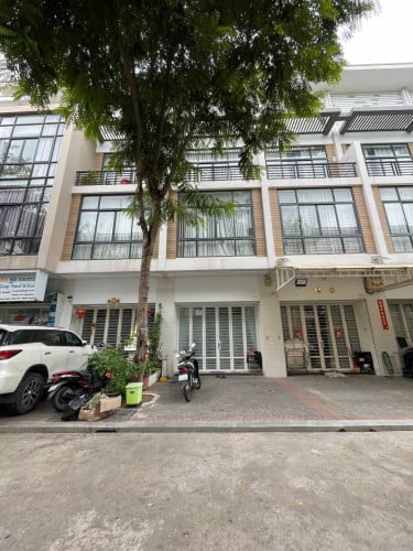 Shop house for rent at borey peng houth beng snor
