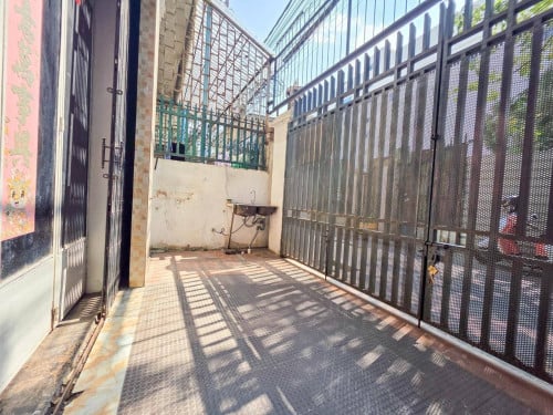 shop house for rent in Bassac Lane $550 per month