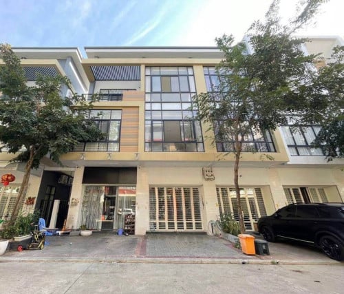 Shop house for sale