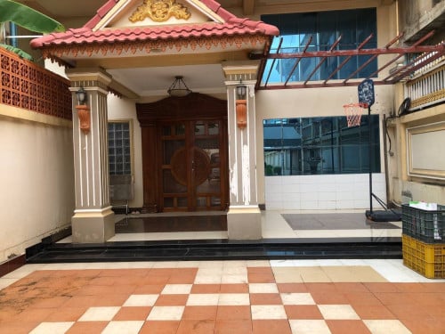 Single villa for rent at national road 2