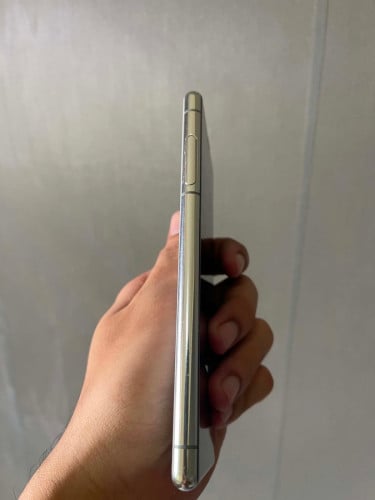 Sony Xperia 5 64g  55$  នៅស្អាតទាំងអស់ទាស់តែបាត់ស្គែនដៃតែអាចធ្វើបាន