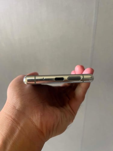 Sony Xperia 5 64g  55$  នៅស្អាតទាំងអស់ទាស់តែបាត់ស្គែនដៃតែអាចធ្វើបាន