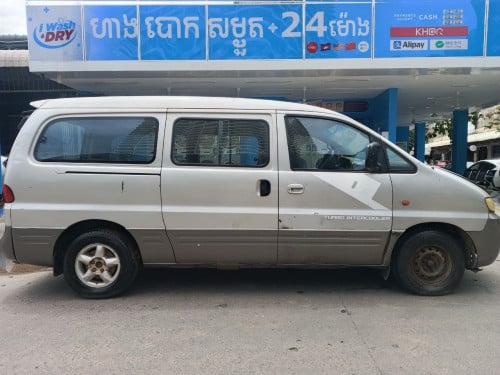 Starex 01 ដឹកអីវ៉ាន់ លក់បន្ទាន
