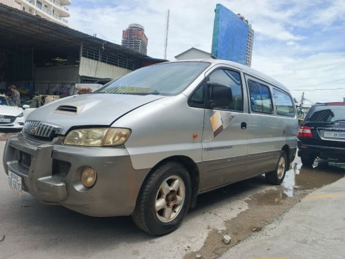 Starex 01 ដឹកអីវ៉ាន់ លក់បន្ទាន
