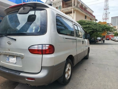 Starex 01 ដឹកអីវ៉ាន់ លក់បន្ទាន