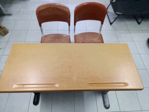 Table with 2 chairs (all for 6$)