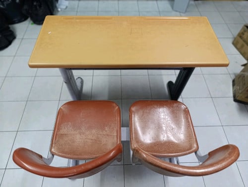 Table with 2 chairs (all for 6$)