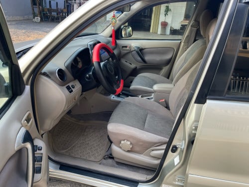 Today RAV4 02 ប៉ុងមួយ​ ឡានខ្ចលេងហេីយស្អាតណាស់