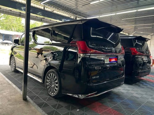 Toyota ALPHARD 2017VIP full option  Royal Longe UP LEXUS LM 350