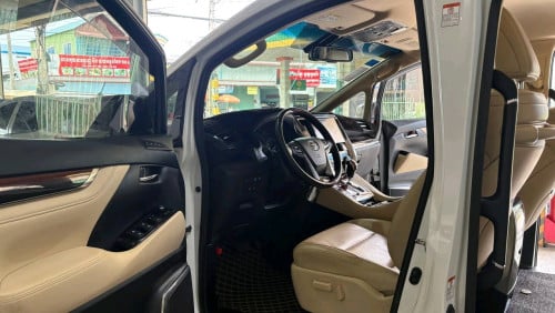 Toyota Alphard Auto3
