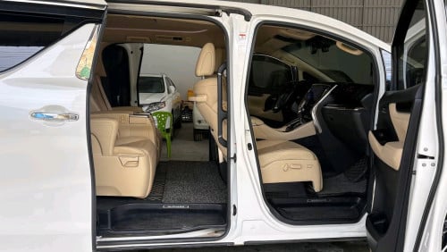 Toyota Alphard Auto3