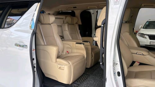 Toyota Alphard Auto3