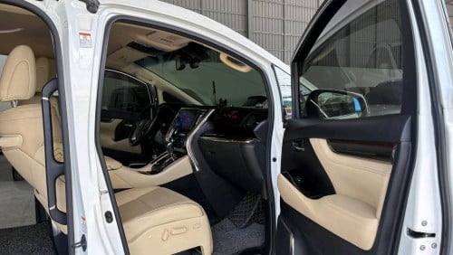 Toyota Alphard Auto3