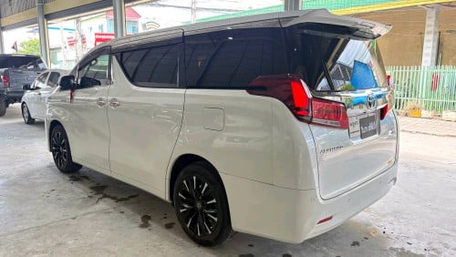 Toyota Alphard Auto3