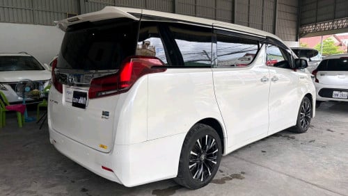 Toyota Alphard Auto3